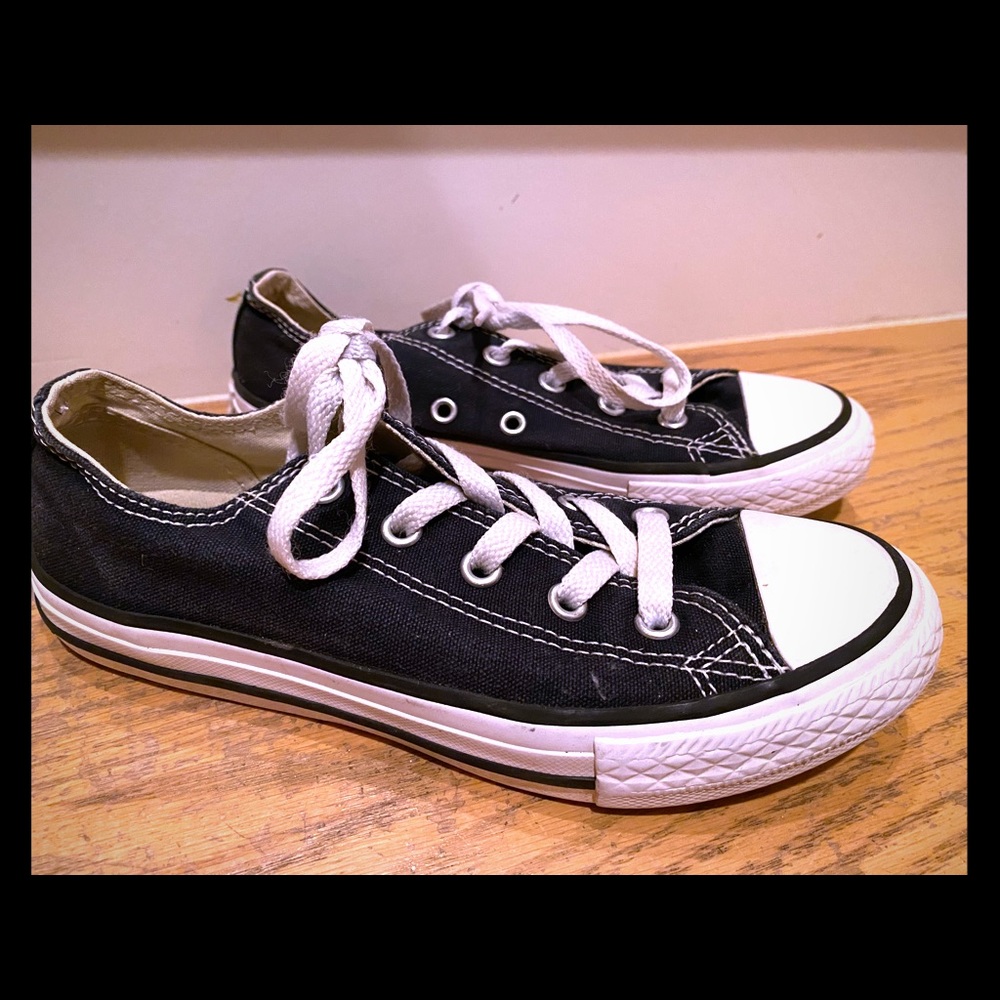 Converse kids size 1.5